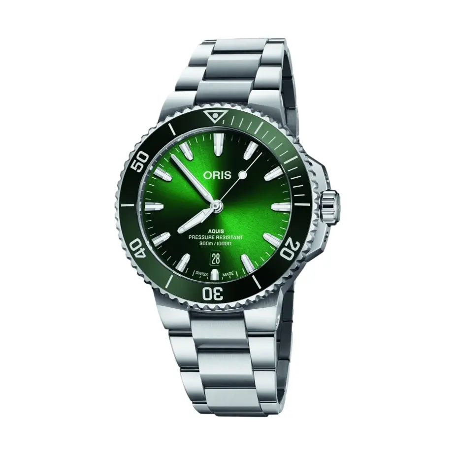 Aquis Date 2024 41.5Mm - Green On Bracelet 1