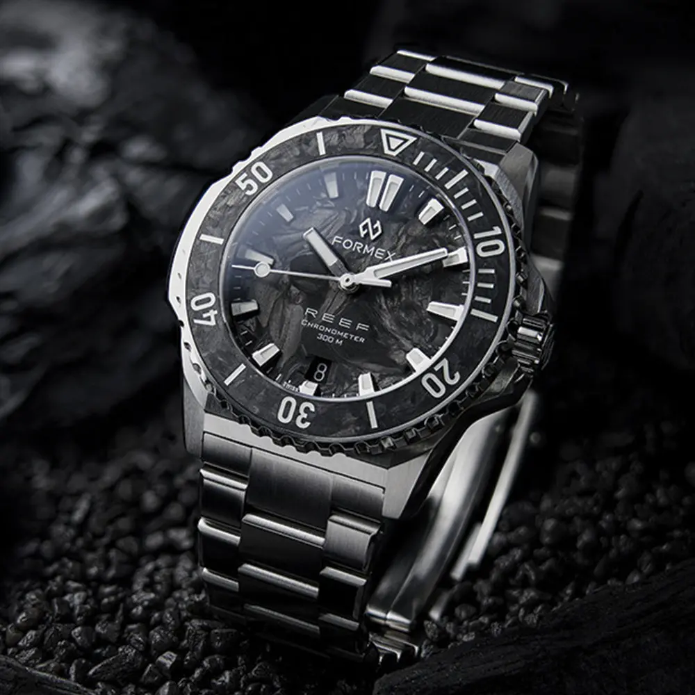 Reef Automatic Cosc 300M Forged Carbon 39.5Mm - Black On Bracelet 2