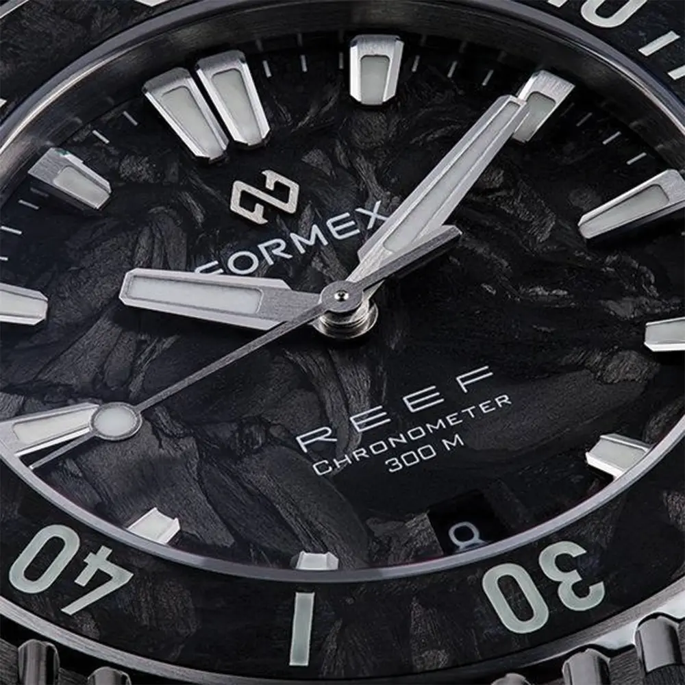 Reef Automatic Cosc 300M Forged Carbon 39.5Mm - Black On Bracelet 3