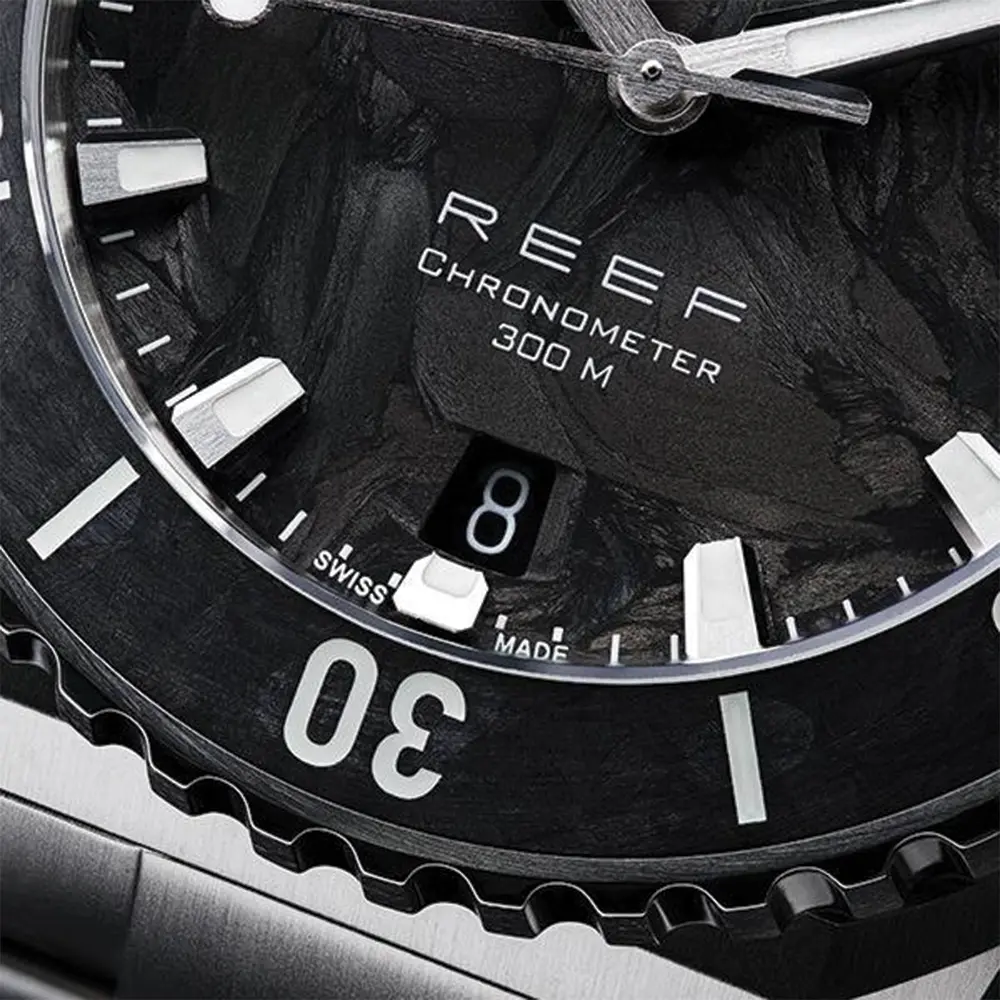 Reef Automatic Cosc 300M Forged Carbon 39.5Mm - Black On Bracelet 4