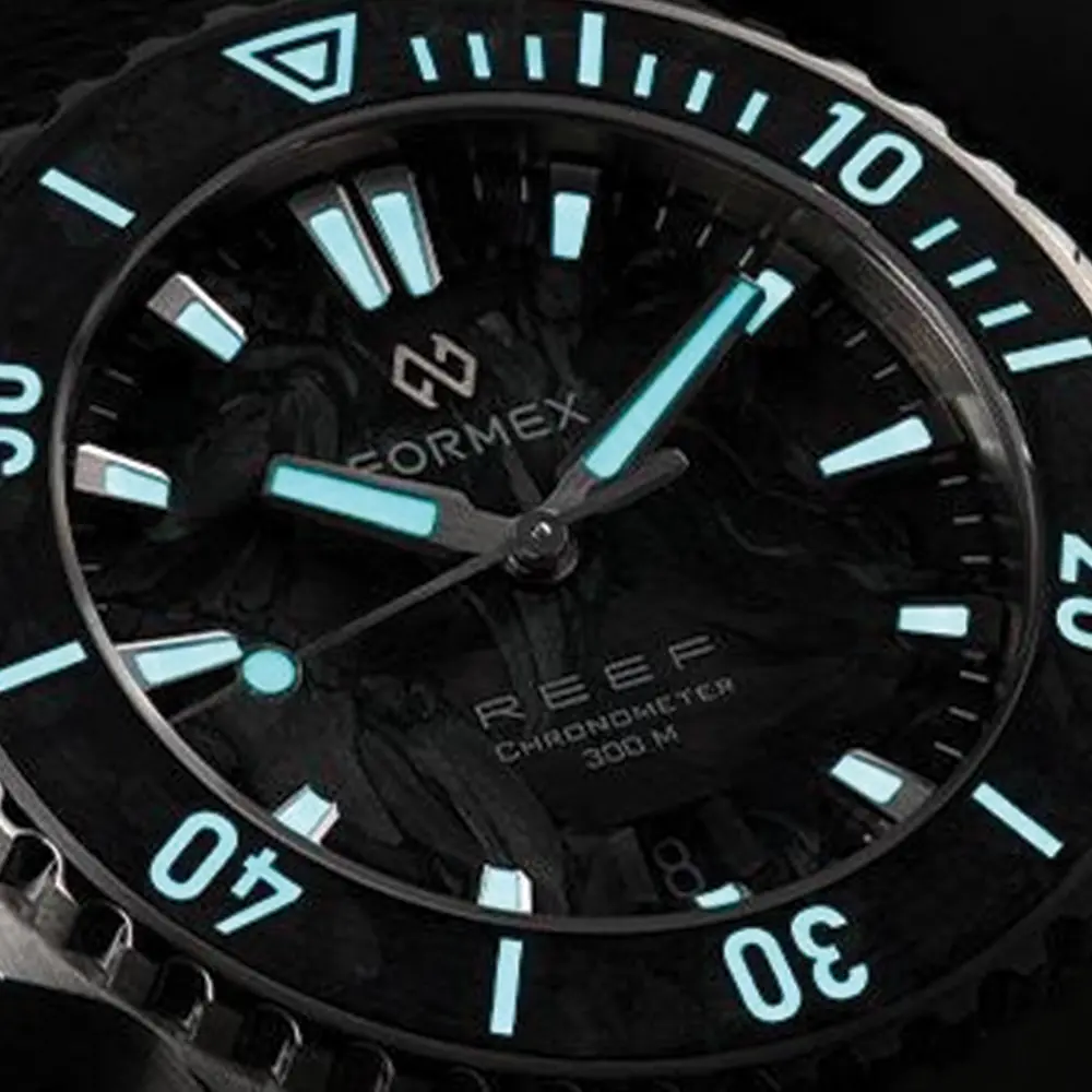 Reef Automatic Cosc 300M Forged Carbon 39.5Mm - Black On Bracelet 5