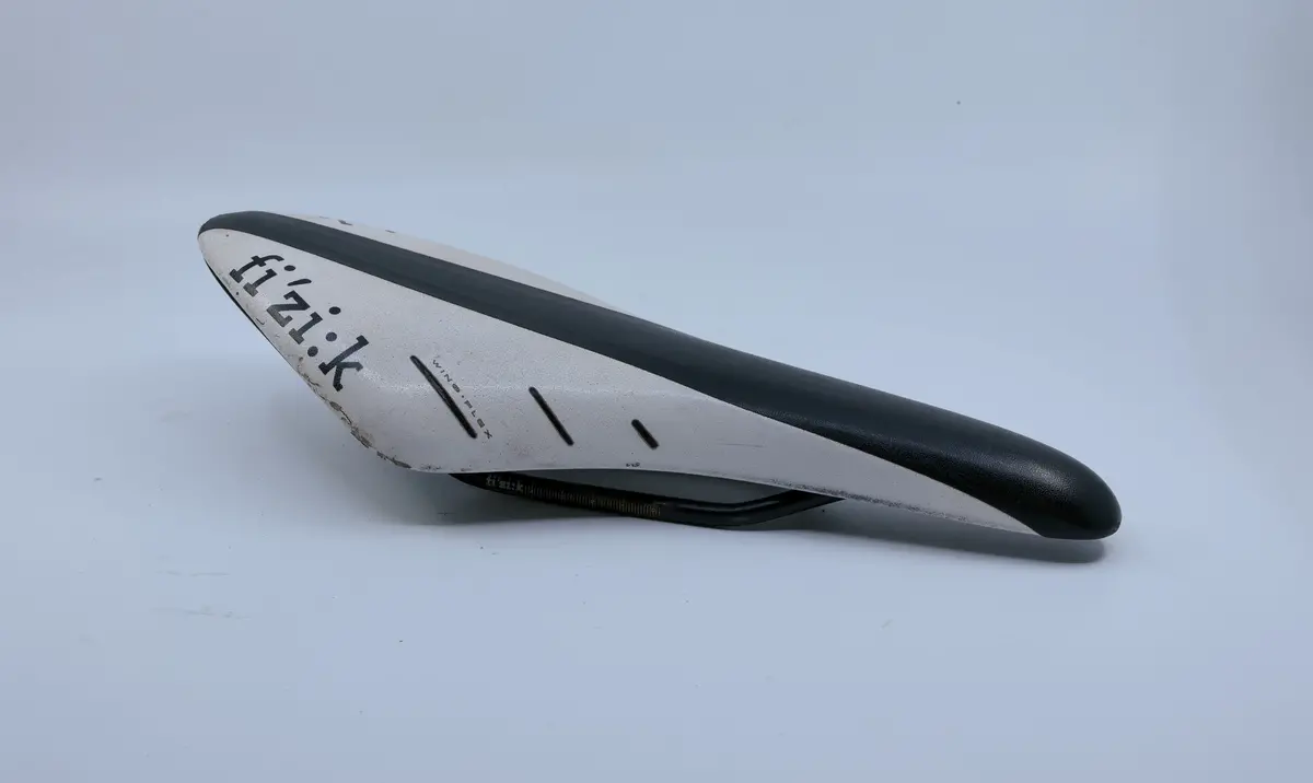 Fizik Arione R5 Saddle White And Black 1