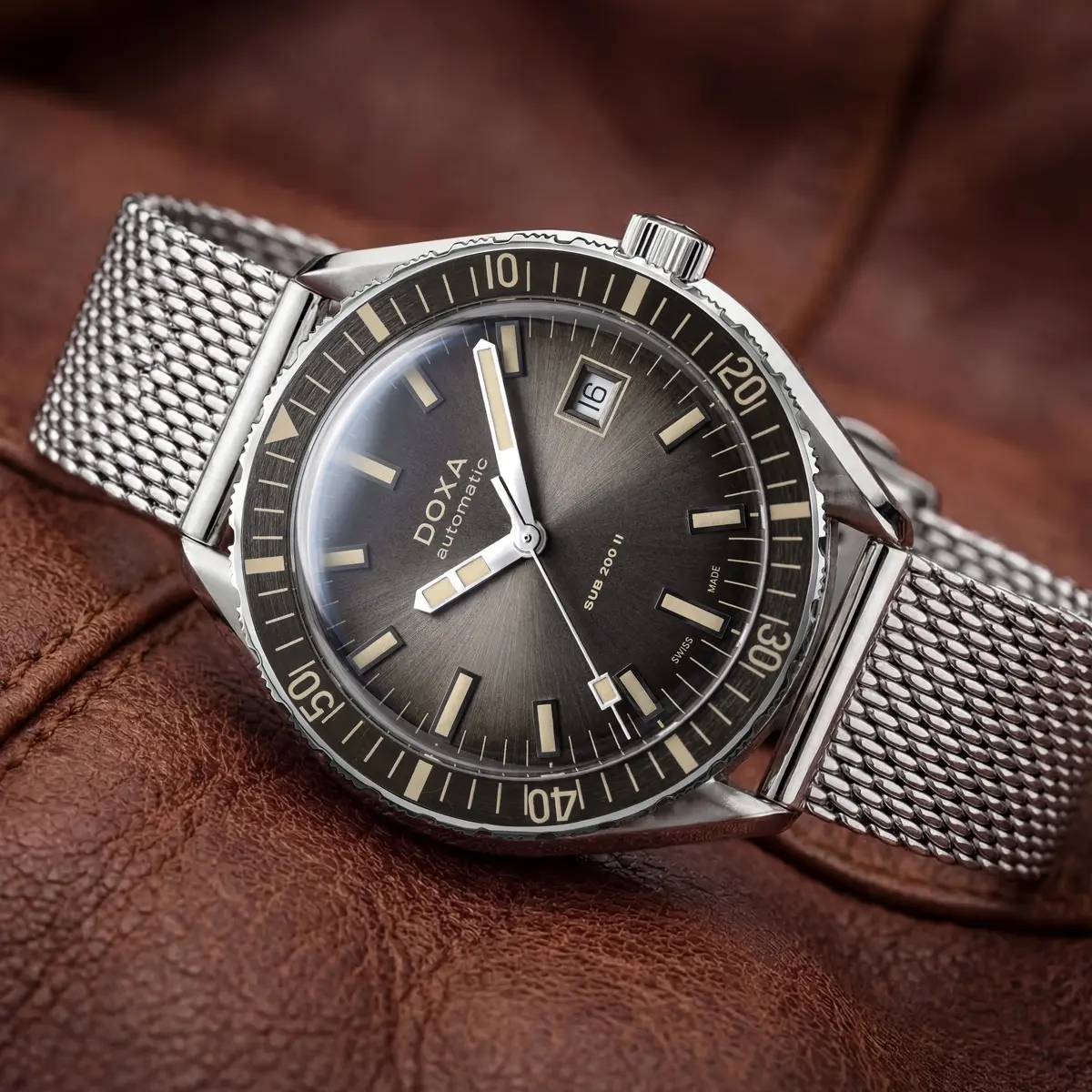 Sub 200 Ii Sharkhunter Vintage 44Mm - Black On Mesh Bracelet 2