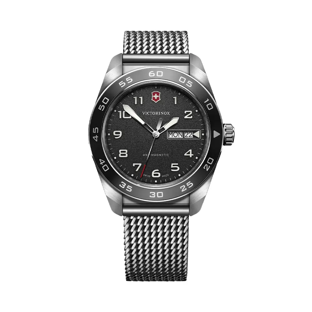 Swiss Army Quartz 42Mm - Black On Bracelet 1